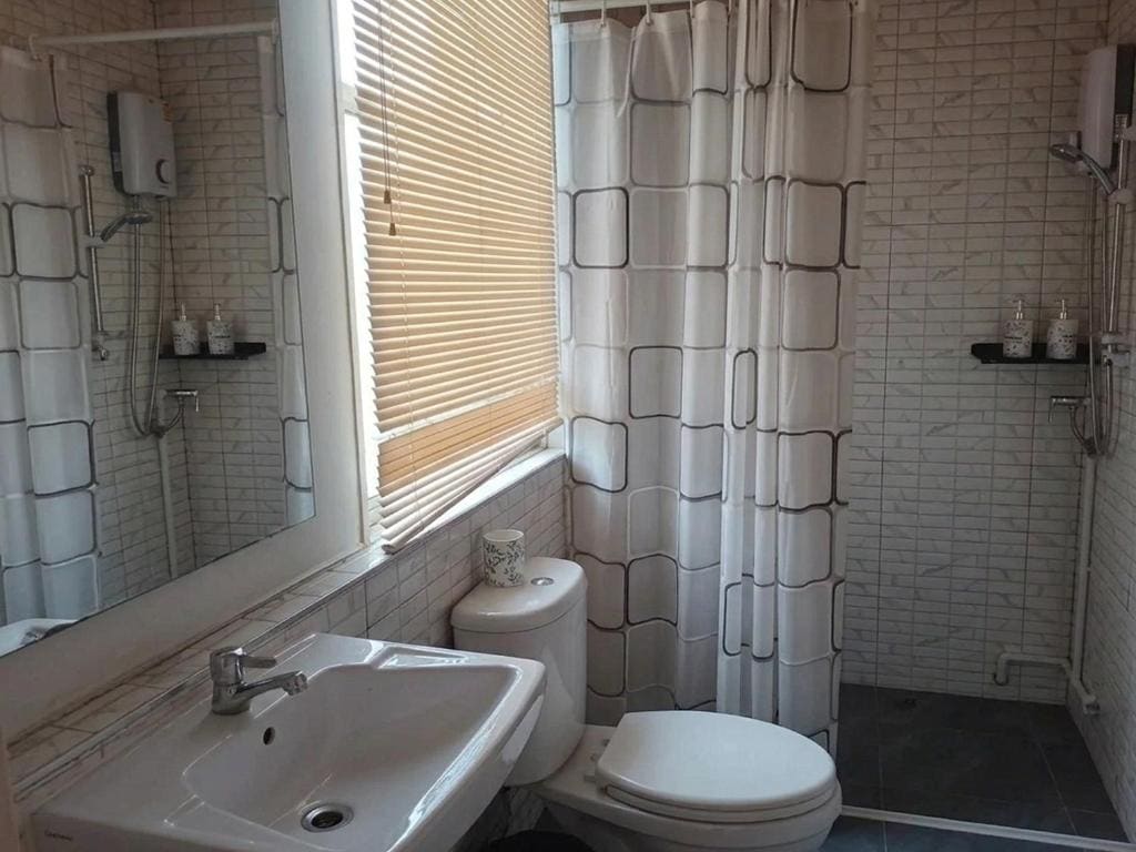 Deluxe Family Room room - Image 3