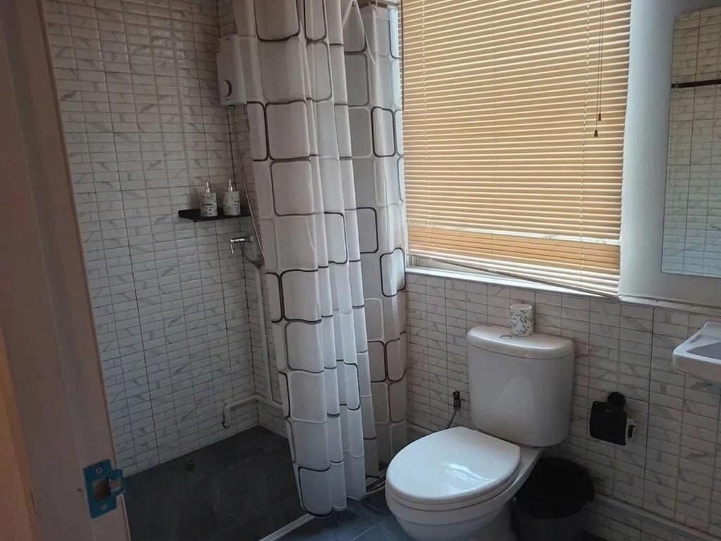 Deluxe Family Room room - Image 2