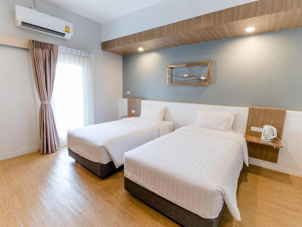 Superior Twin Room room - Image 3