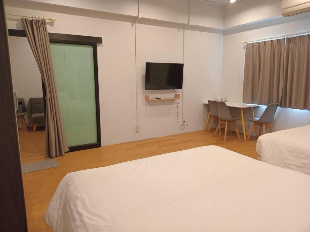 Standard Family Room room - Image 1
