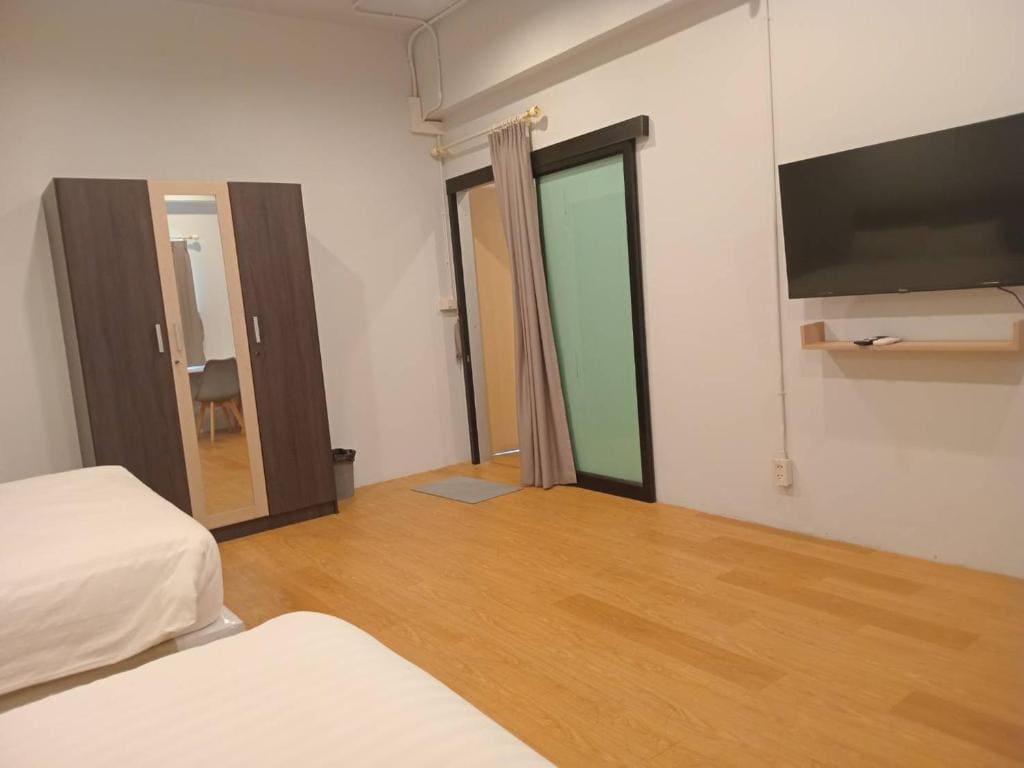 Standard Family Room room - Image 3