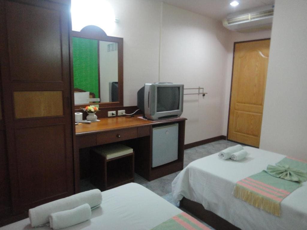 Deluxe Twin Room room - Image 3