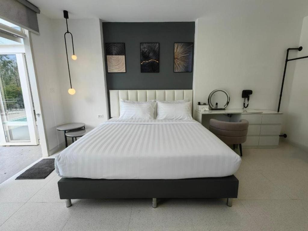 Villa with Private Pool room - Image 1