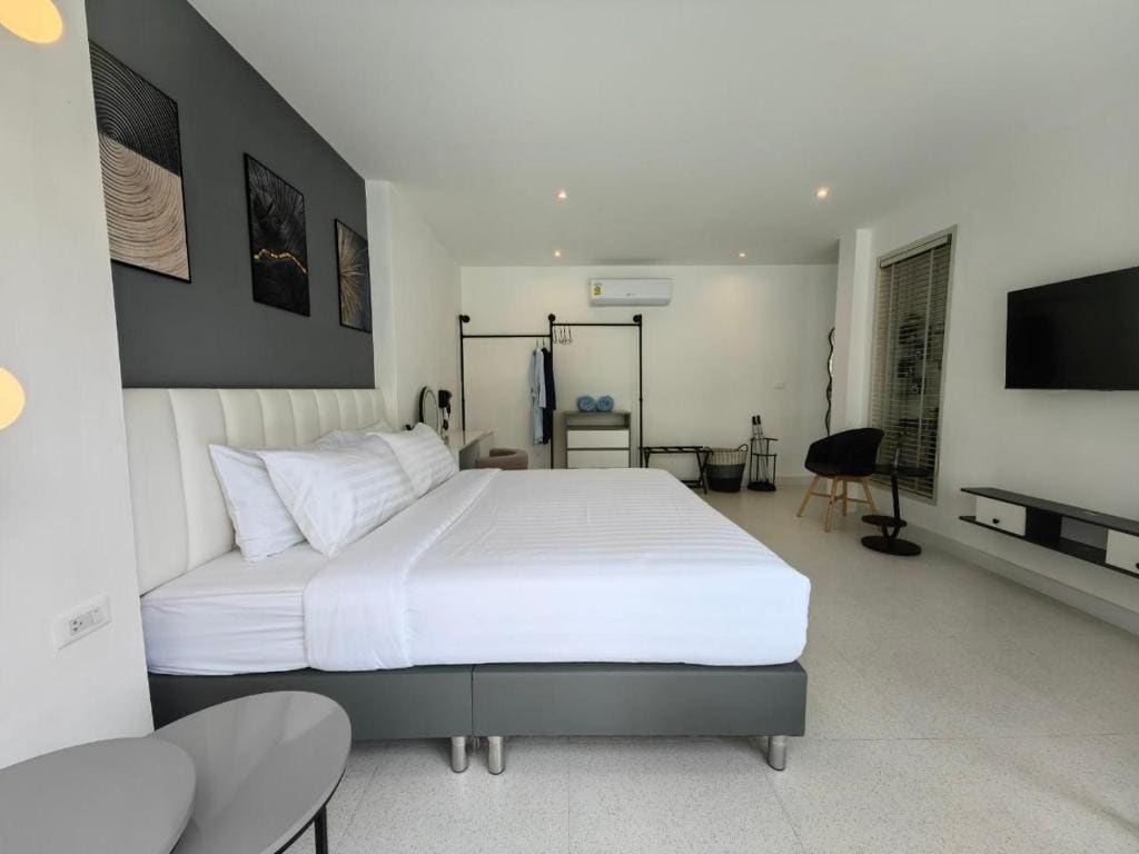 Villa with Private Pool room - Image 2