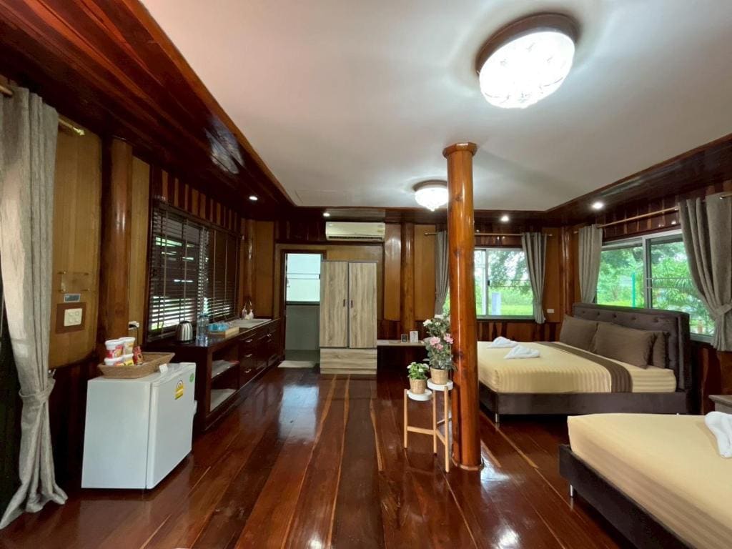 Premium Quadruple Room room - Image 3