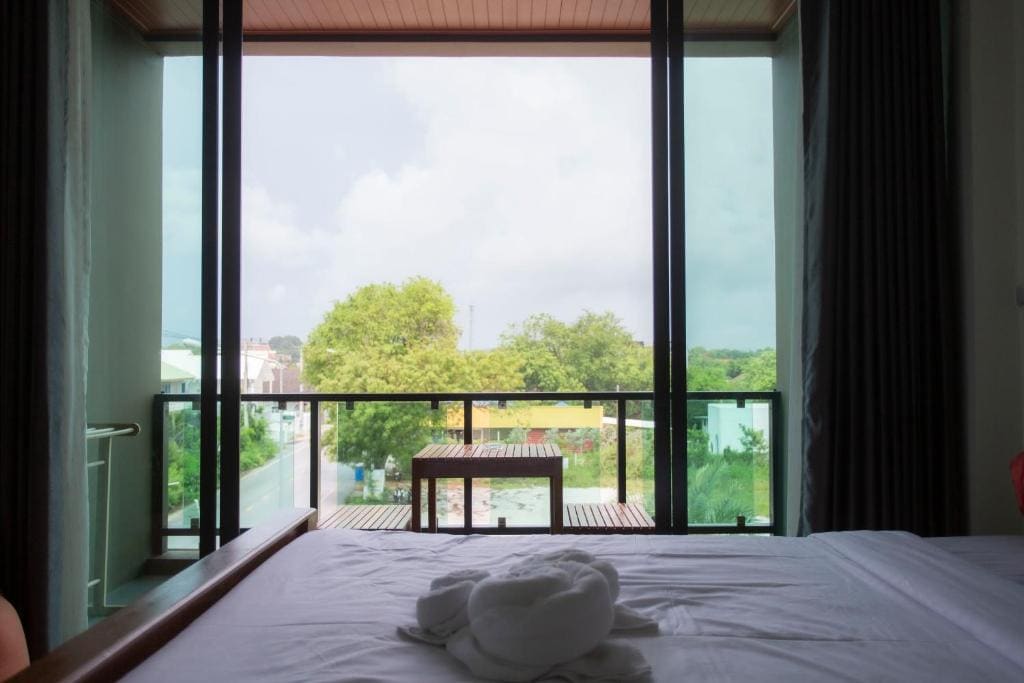 Deluxe Double Room with Balcony room - Image 2
