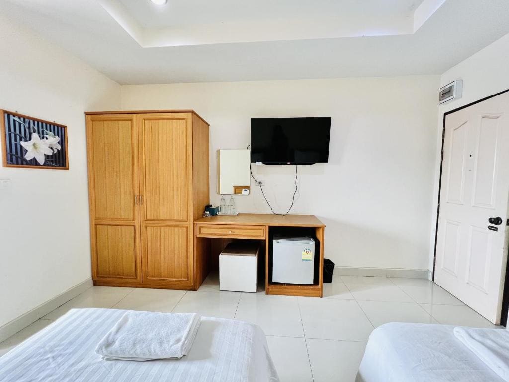 Standard Twin Room room - Image 2