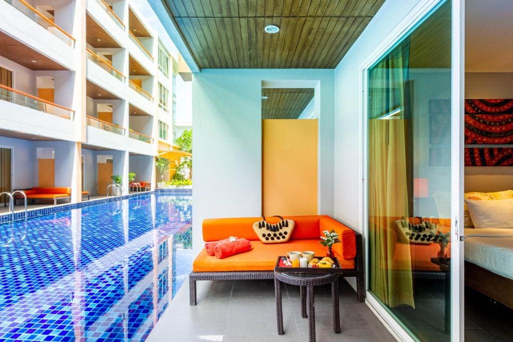 Suite with pool access room - Image 1