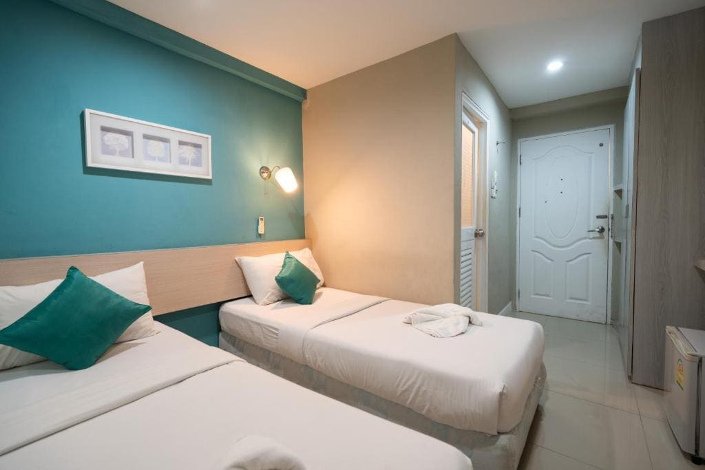 Standard Twin Room room - Image 1