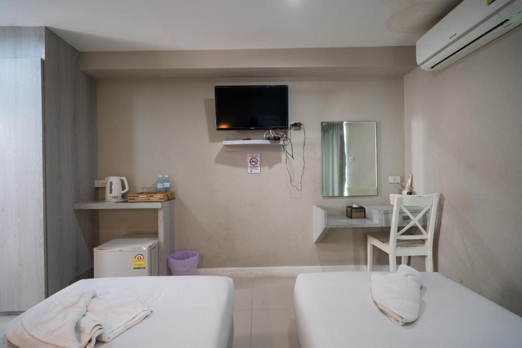 Standard Twin Room room - Image 3