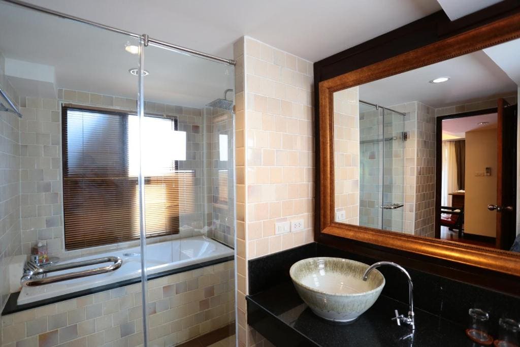 Executive Family Room room - Image 2