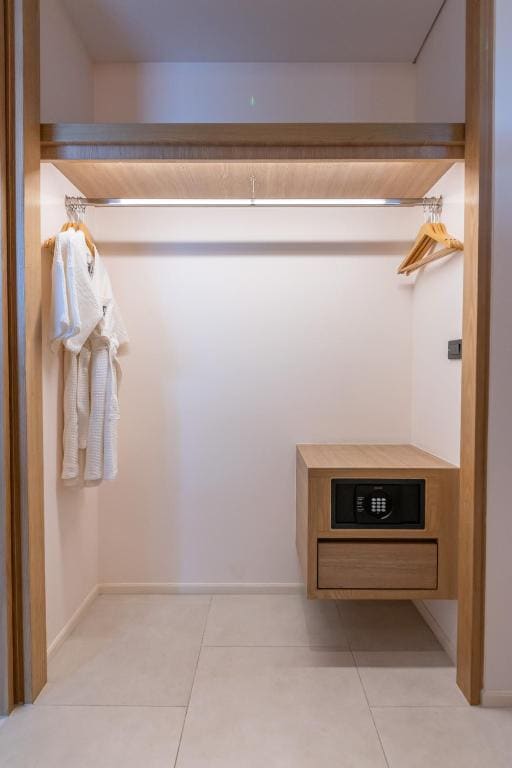 Deluxe Double or Twin Room with Pool View room - Image 1