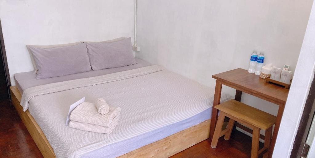 Small Double Room room - Image 3