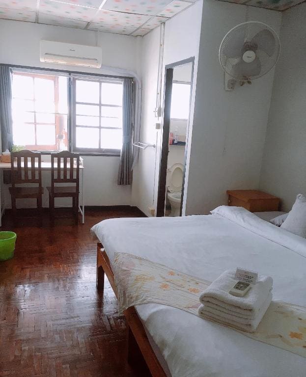 Double Room with Private Bathroom room - Image 3