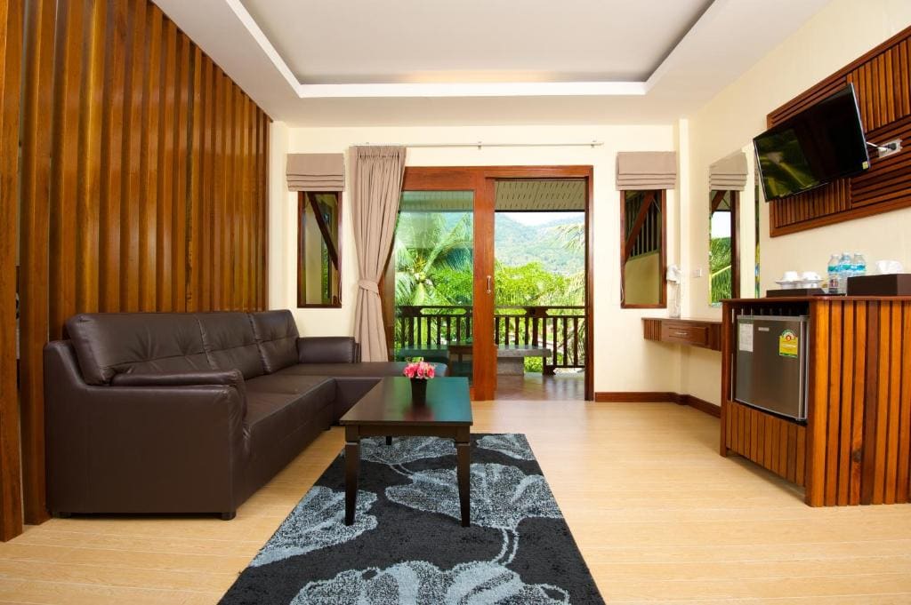 Family Room with Mountain View room - Image 2