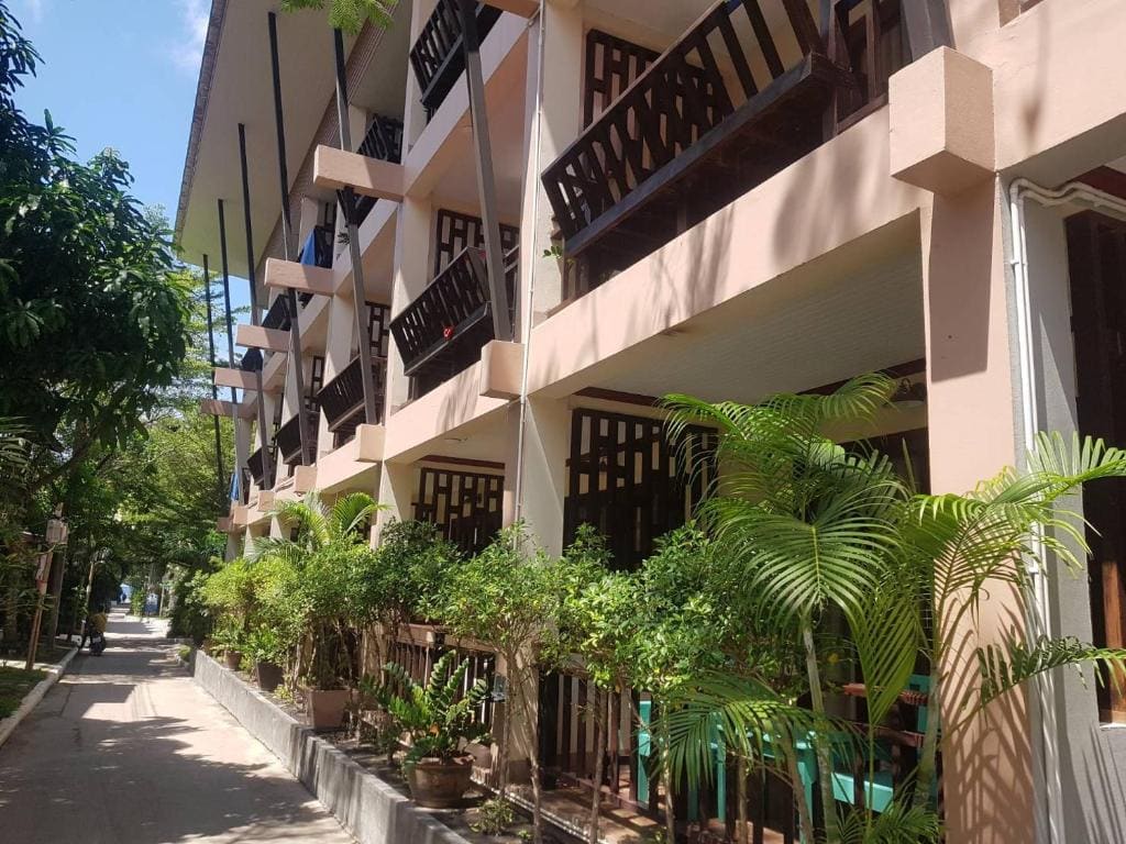 Superior Twin Room - Street Side Building room - Image 1