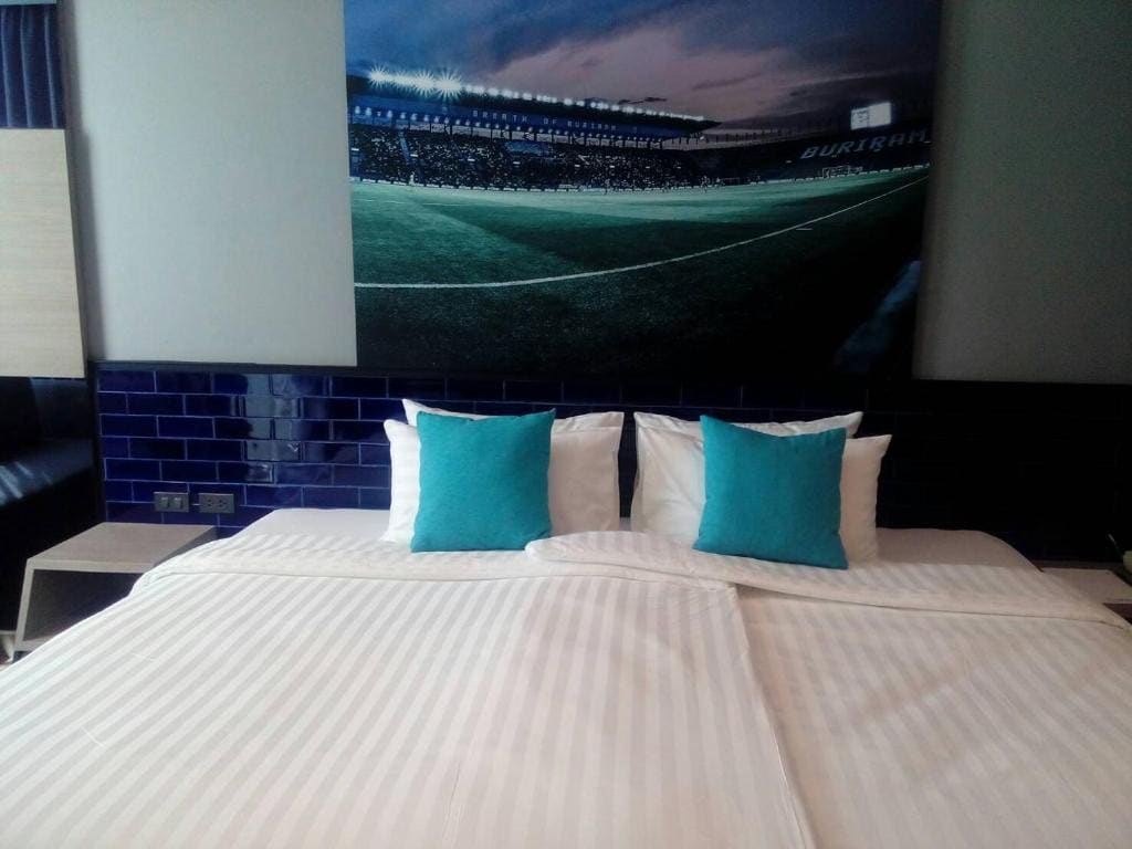 Deluxe Double Room (2 Adults + 1 Child) room - Image 2