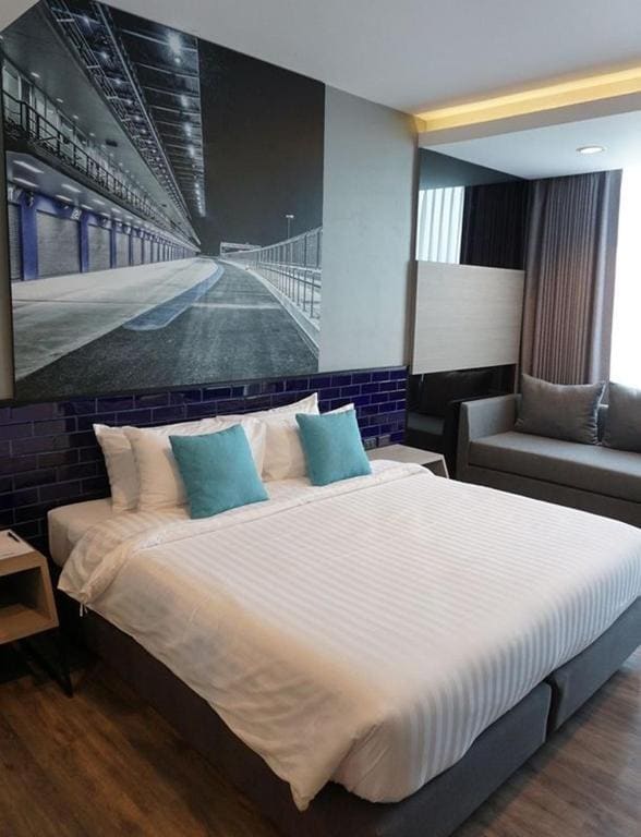 Deluxe Double Room (2 Adults + 1 Child) room - Image 1