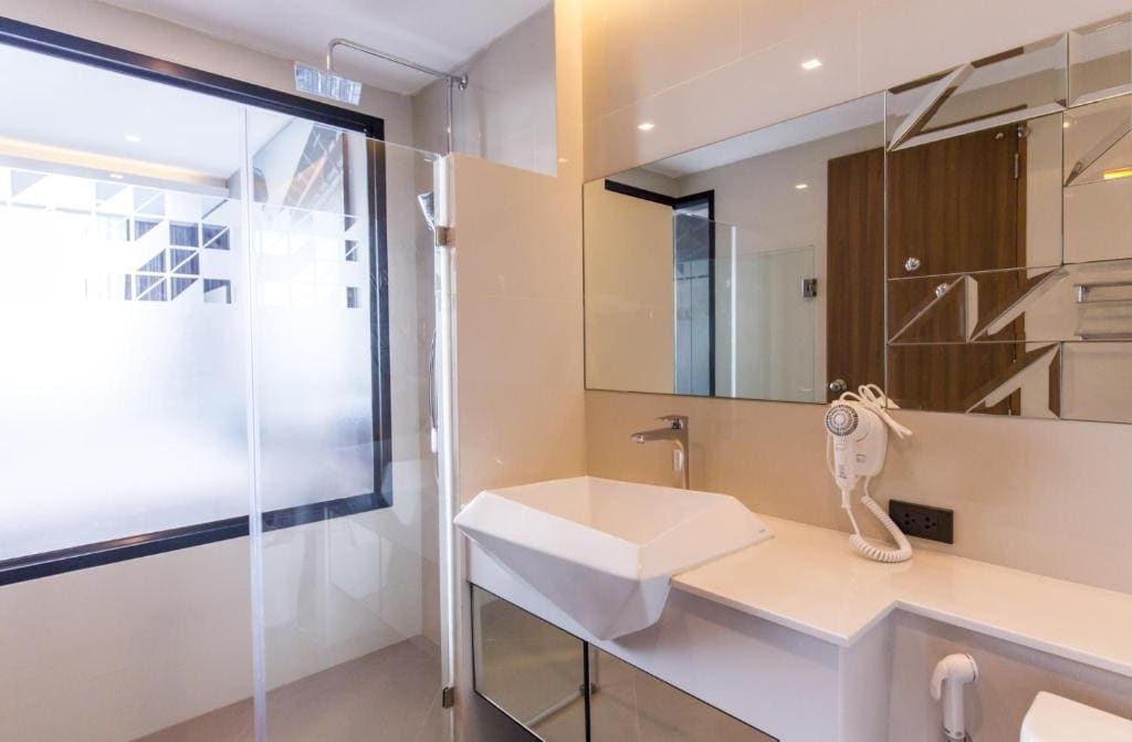 Deluxe Double Room (2 Adults + 1 Child) room - Image 3