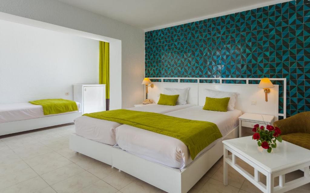 Triple Room with Sea View room - Image 2