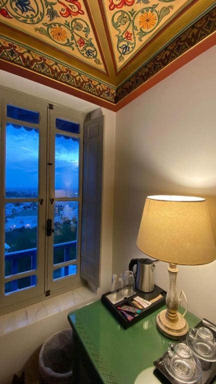 Deluxe Double Room with Shower room - Image 2