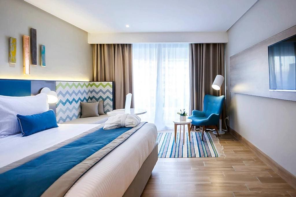 2 Bedroom Executive Suite, Seafront, Balcony room - Image 1