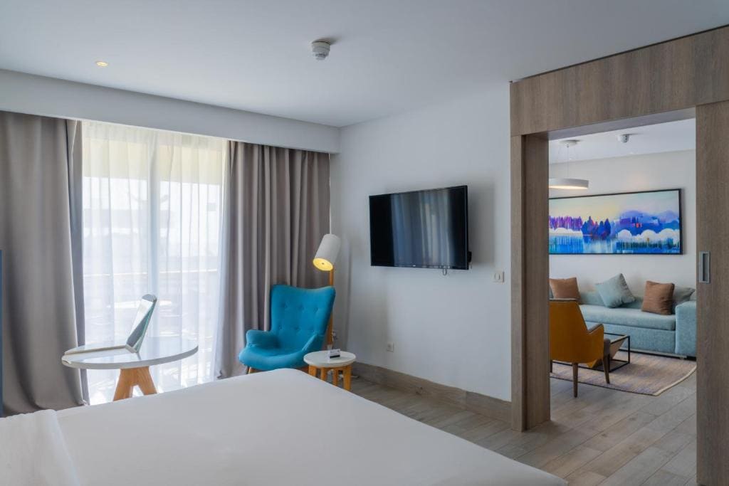 Junior Suite with Balcony room - Image 3
