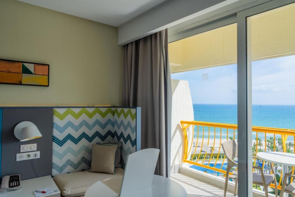 Guest room, 1 King, Sea view, Balcony room - Image 2