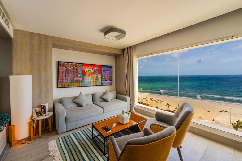 1 Bedroom Executive Suite, 1 King, Sofa bed, Seafront room - Image 2