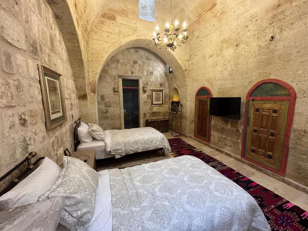 Deluxe Double or Twin Room with Spa Bath room - Image 1