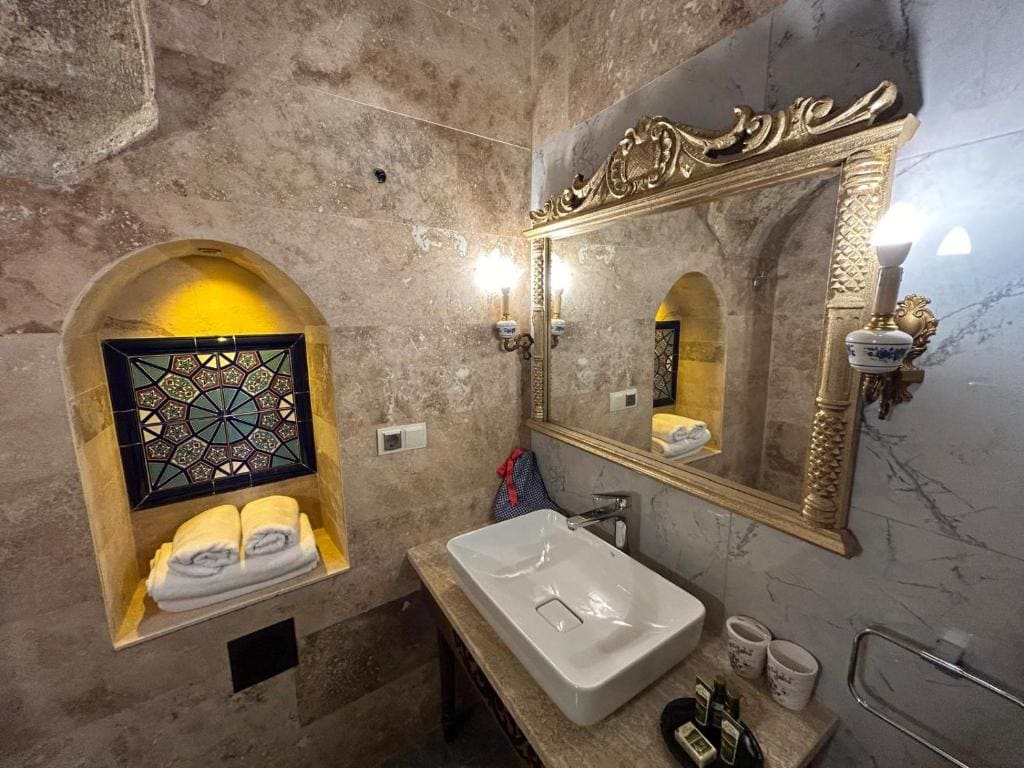 King Room with Spa Bath room - Image 2