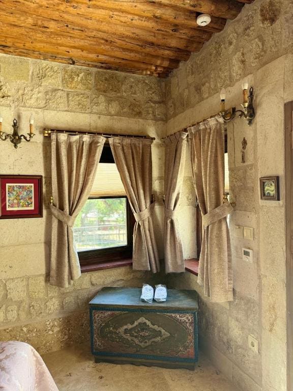 Deluxe Double Room with Bath room - Image 3