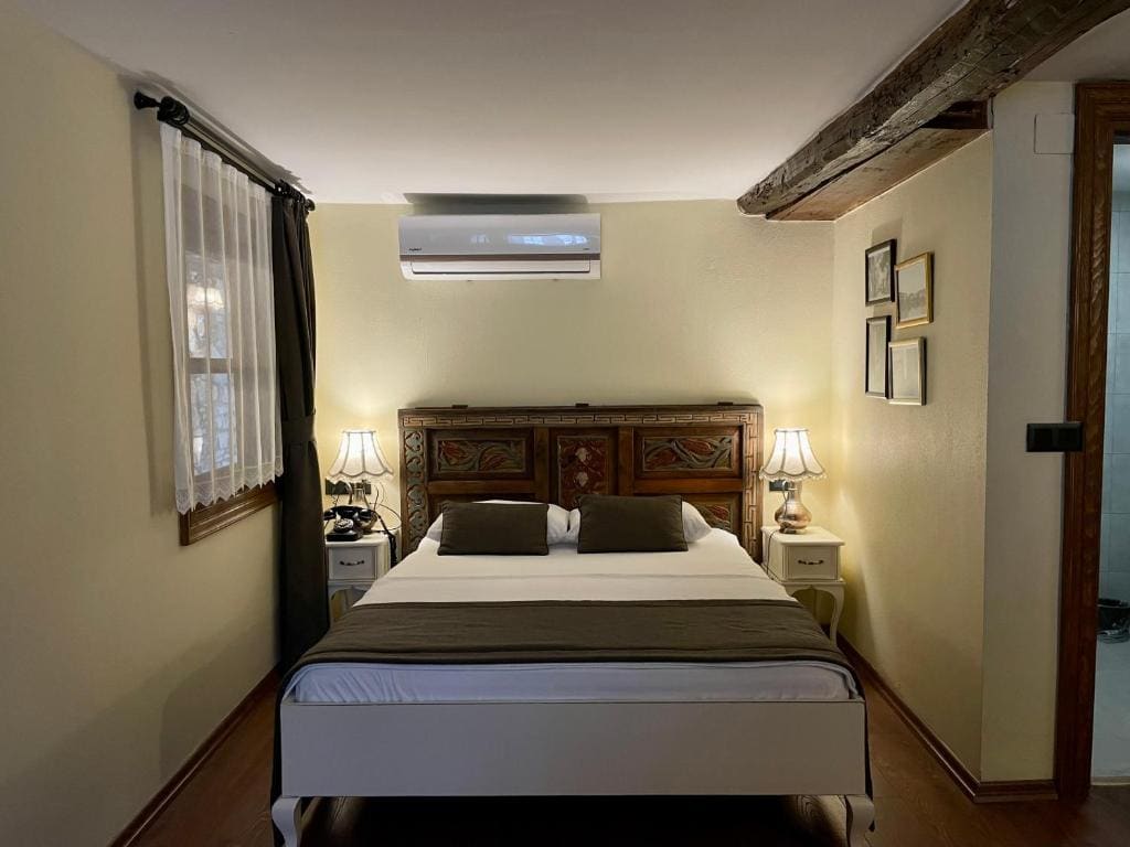 Small Double Room room - Image 1
