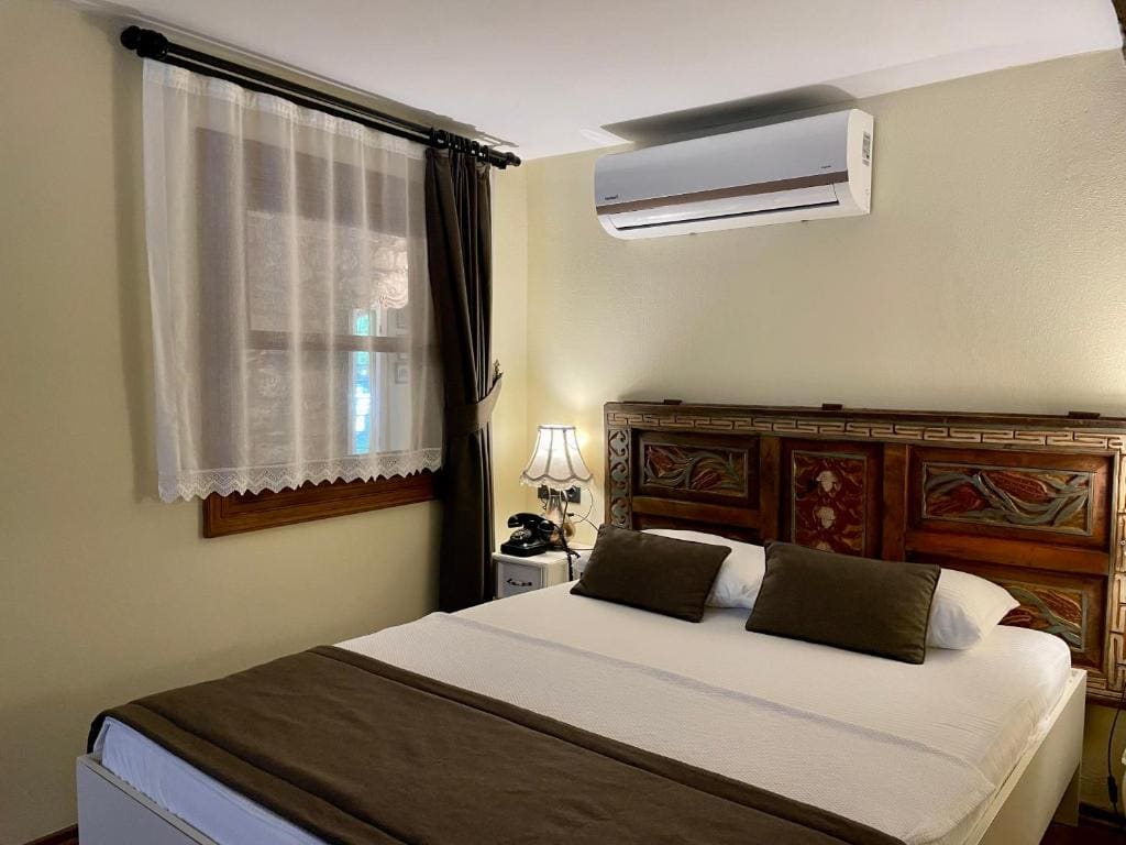 Small Double Room room - Image 2