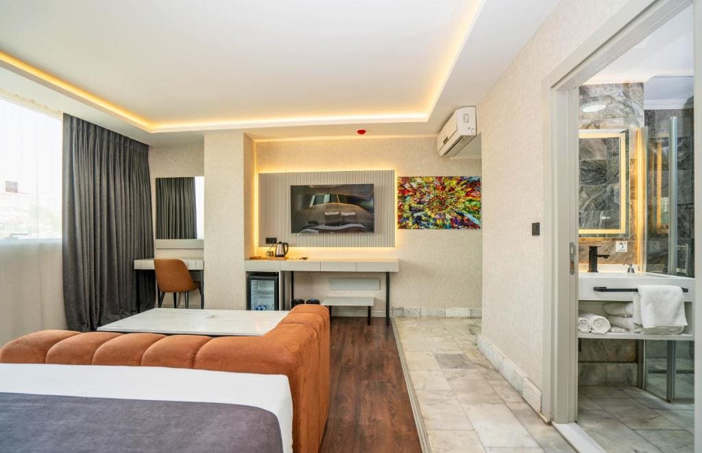 Deluxe King Suite room - Image 3