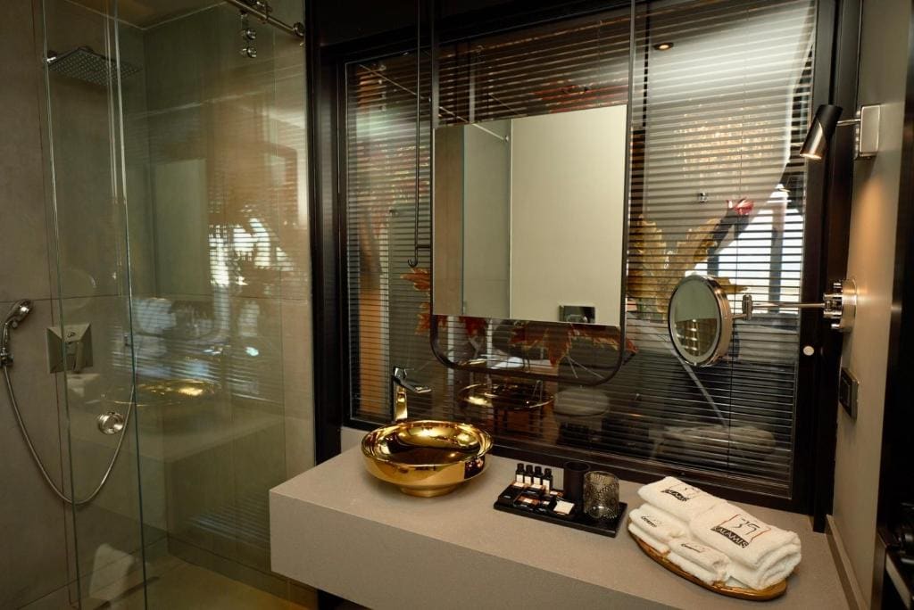 Queen Suite with Sea View room - Image 3