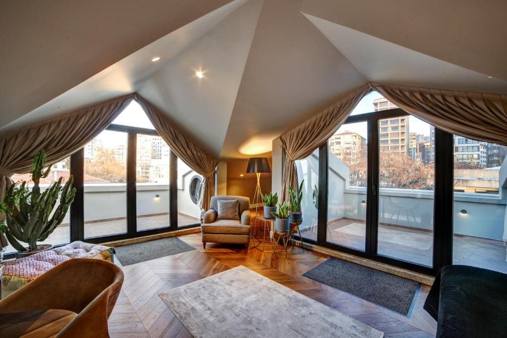 Deluxe Double Room with Side Sea View room - Image 3