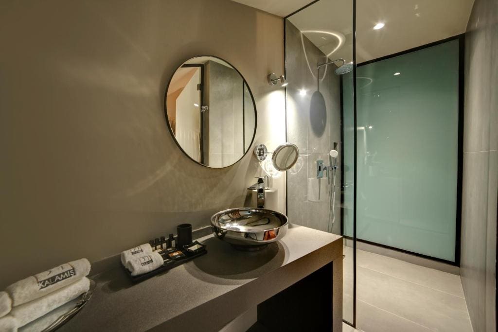 Deluxe Double Room with Balcony room - Image 2