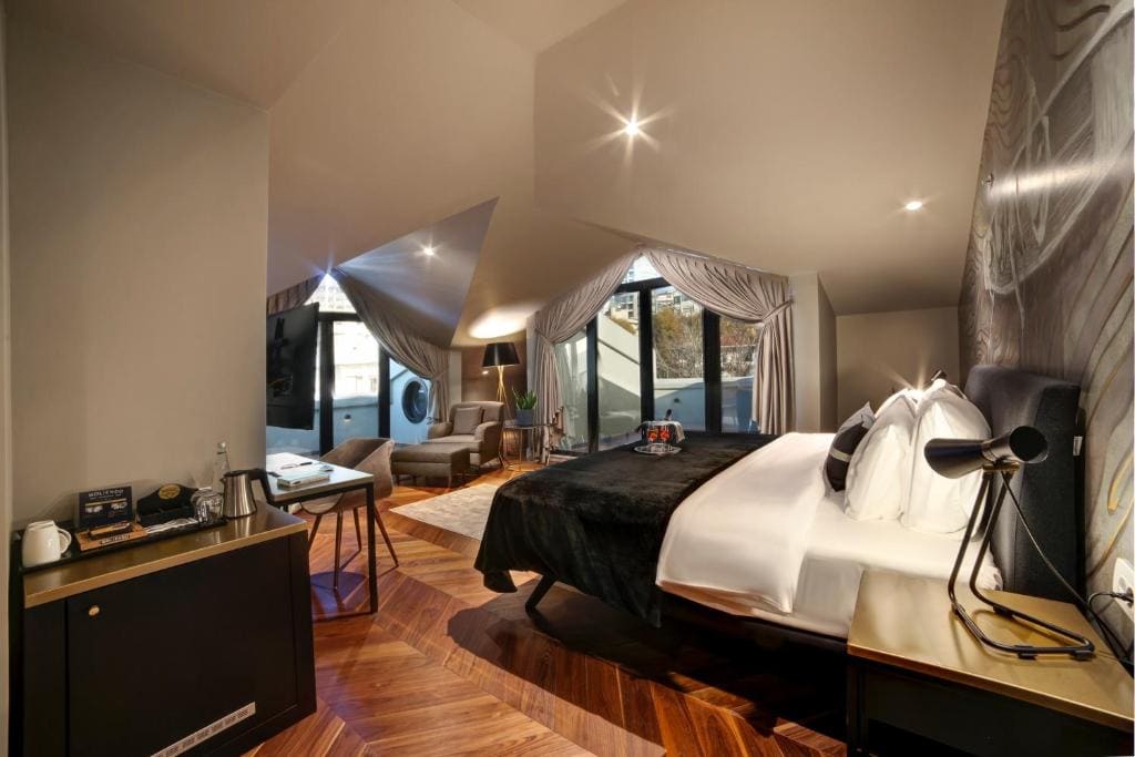 Deluxe Double Room with Side Sea View room - Image 1