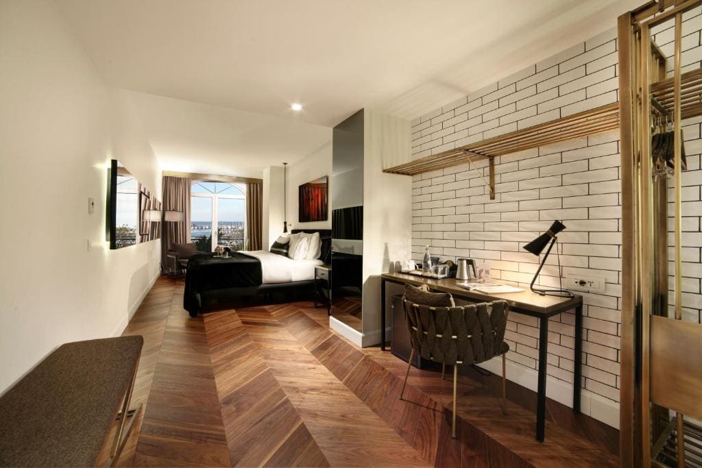 Deluxe Double Room with Sea View room - Image 1