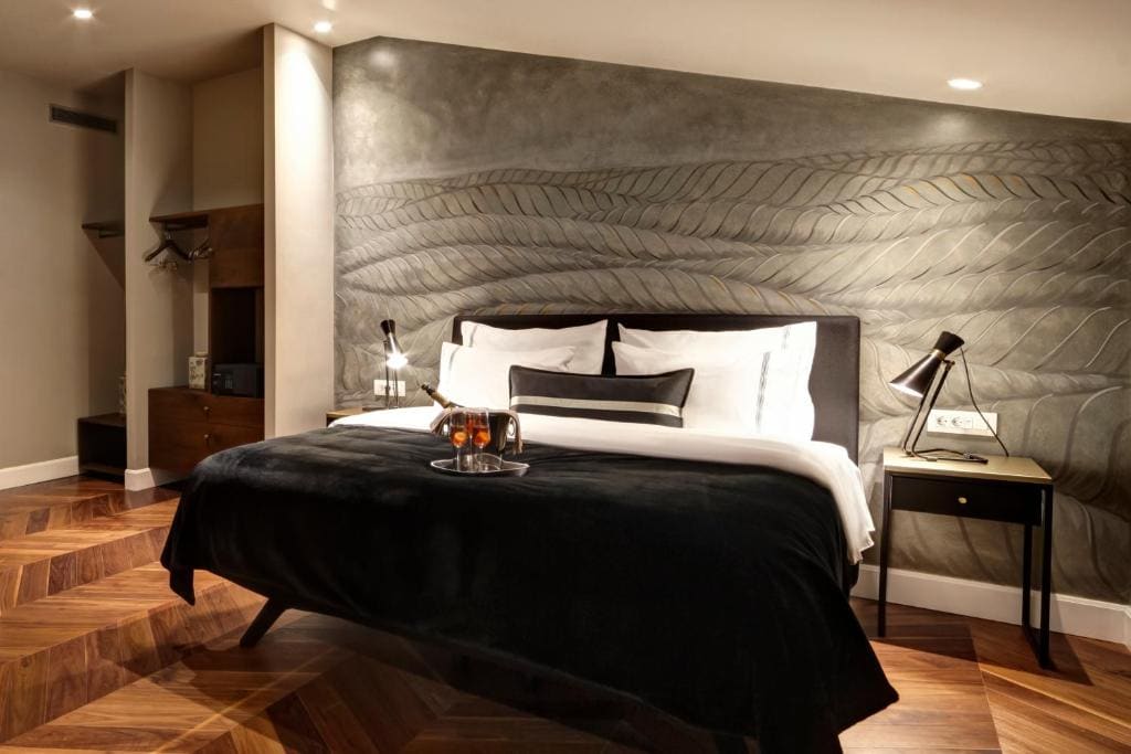 Deluxe Double Room with Balcony room - Image 1