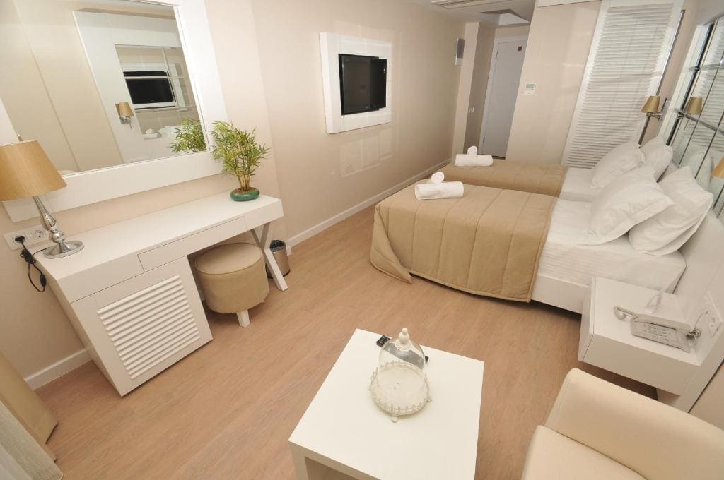 Deluxe Double Room with Sea View room - Image 1
