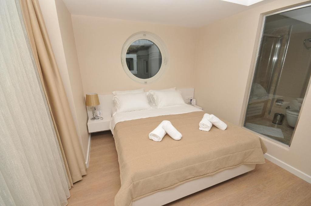 Deluxe Double Room with Sea View room - Image 2