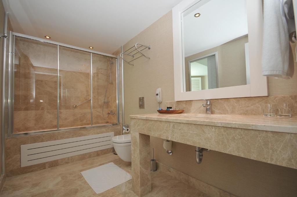 Suite with Sea View room - Image 3