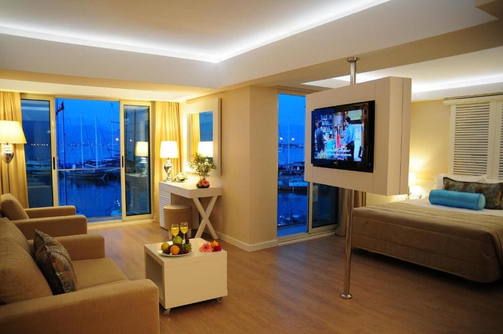 Suite with Sea View room - Image 2
