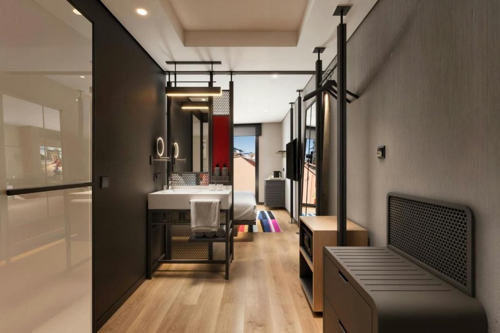 Aloft King Room with City View - High Floor room - Image 1
