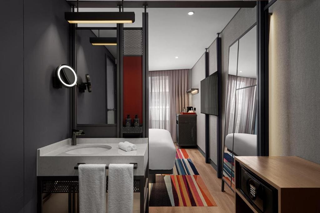 Aloft King Room room - Image 2