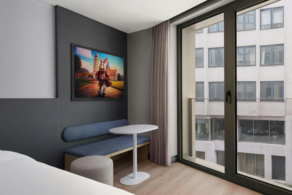 Aloft Twin Room room - Image 2