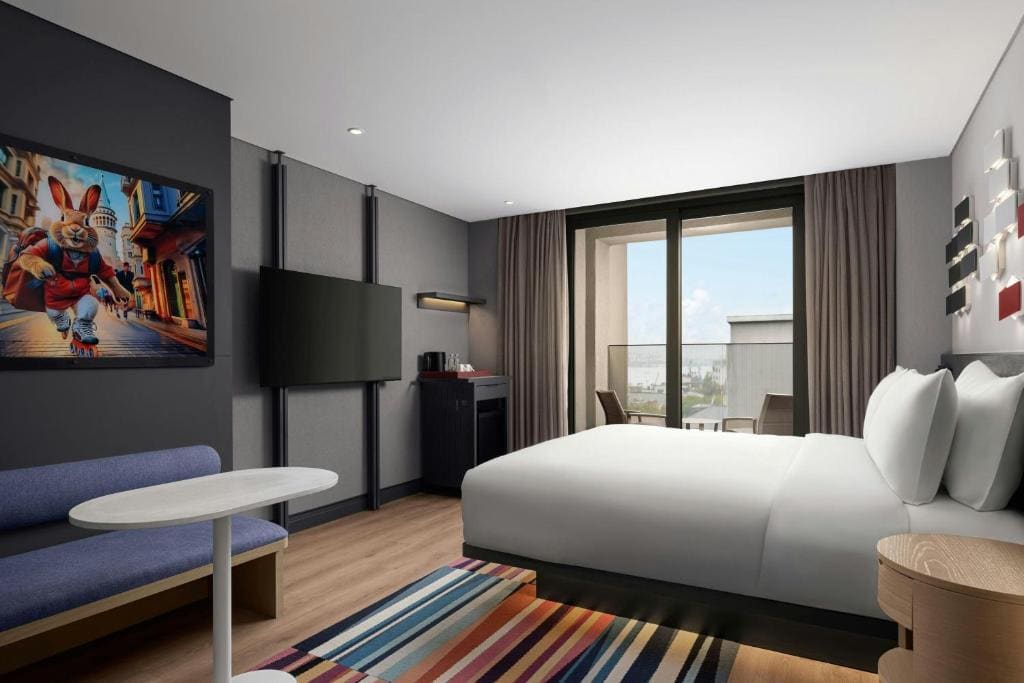 Deluxe King Room with Balcony room - Image 3
