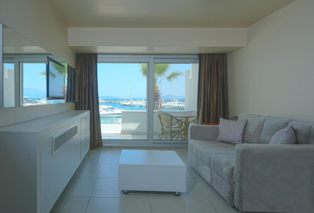 Marin Room Plus with Sea View room - Image 1
